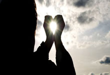 战术板｜王钰栋52分钟被犯规5次，请善待国足的希望.